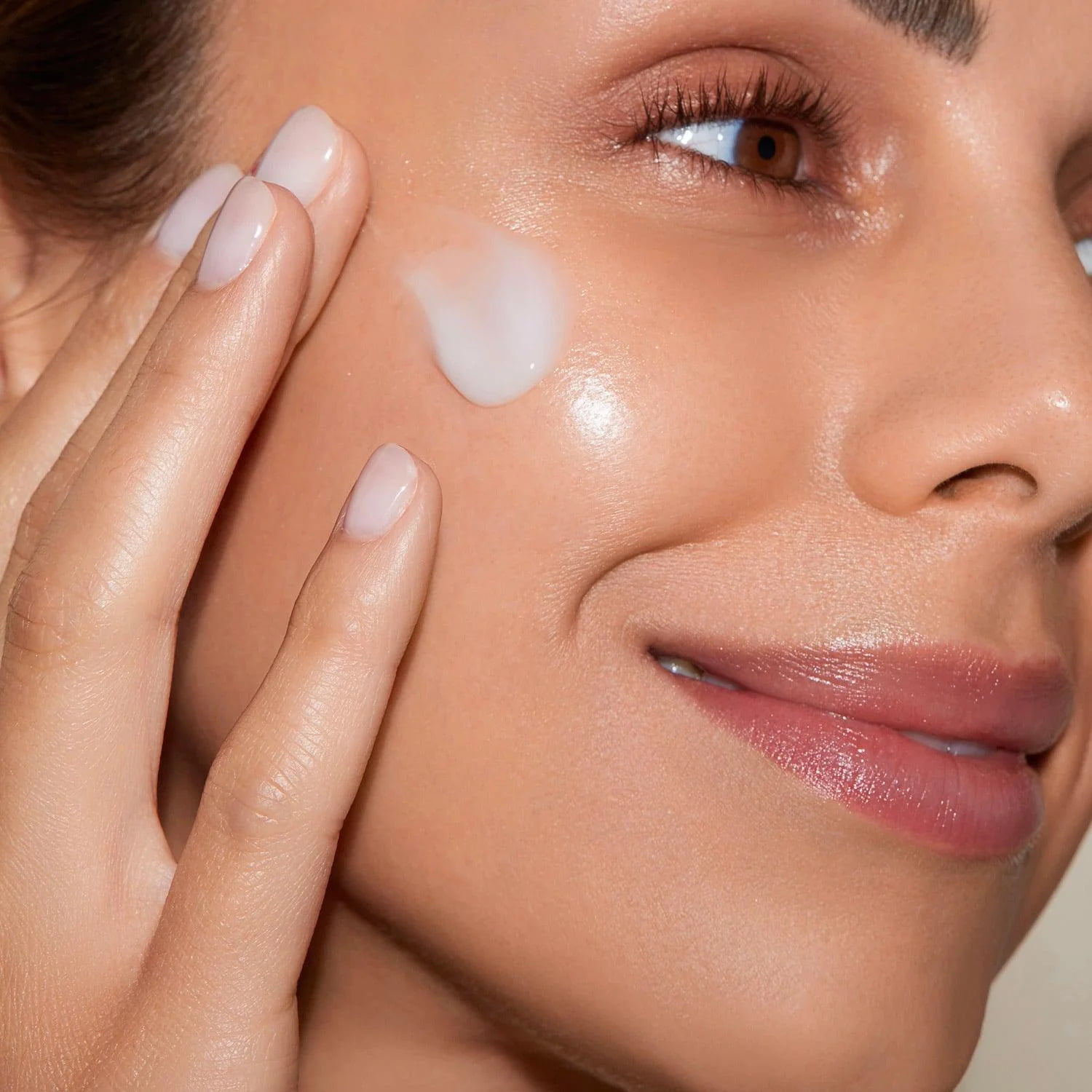 The Amazing Science of Oil-Free Moisturization with Iris Garden's Face Wash 1 The Amazing Science of Oil-Free Moisturization with Iris Garden's Face Wash